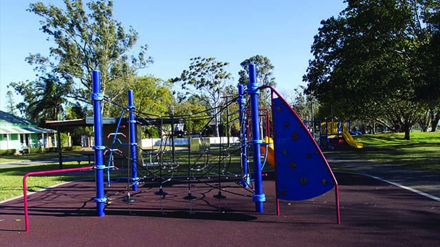Riverside-Park_image-of-play-equipment