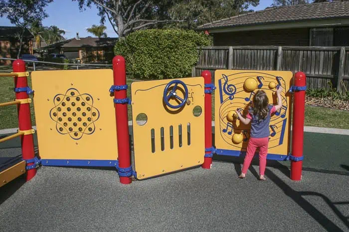 FAULKLAND CRESCENT RESERVE AND PLAYGROUNDS, KINGS PARK